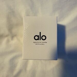 ALO Yoga Signature Candle - White